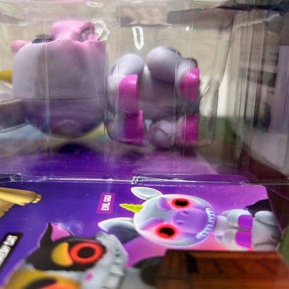 Grimlings Evil Gigi Unicorn - Picture 3 of 7